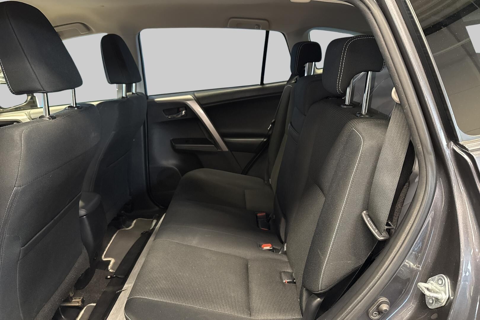 TOYOTA RAV4 iso kuva 10