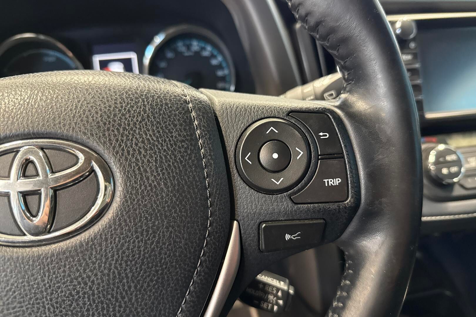 TOYOTA RAV4 iso kuva 17