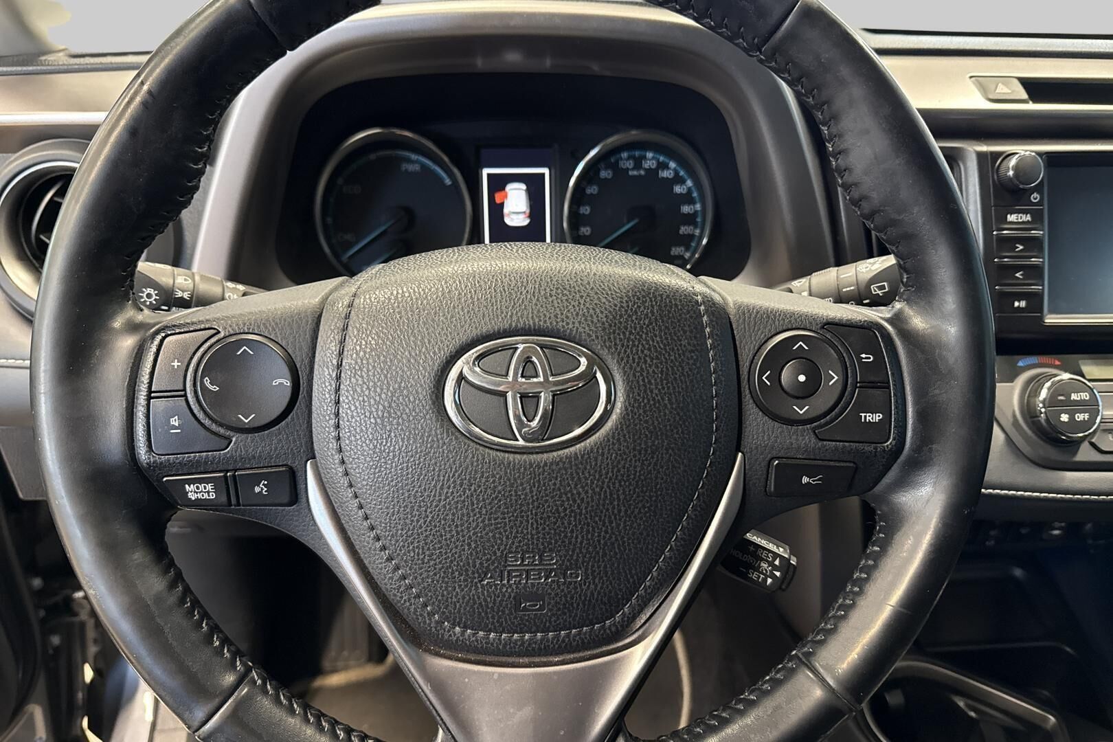 TOYOTA RAV4 iso kuva 18