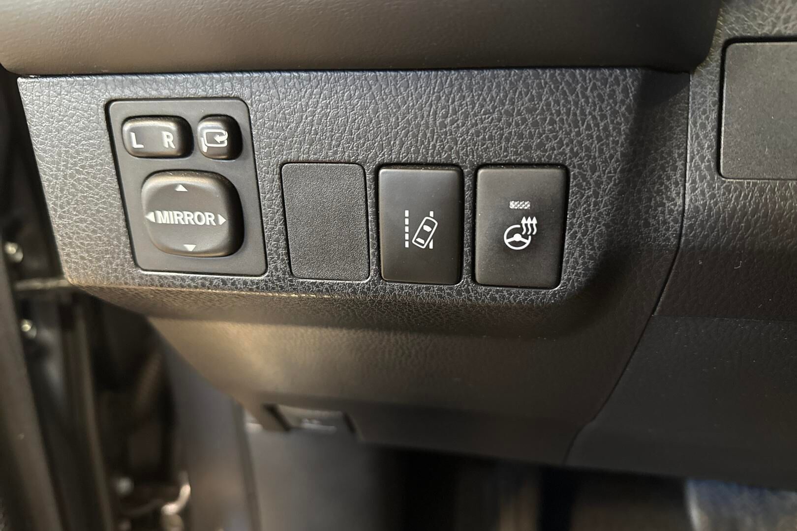 TOYOTA RAV4 iso kuva 20