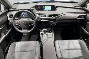 LEXUS UX esikatselu 8