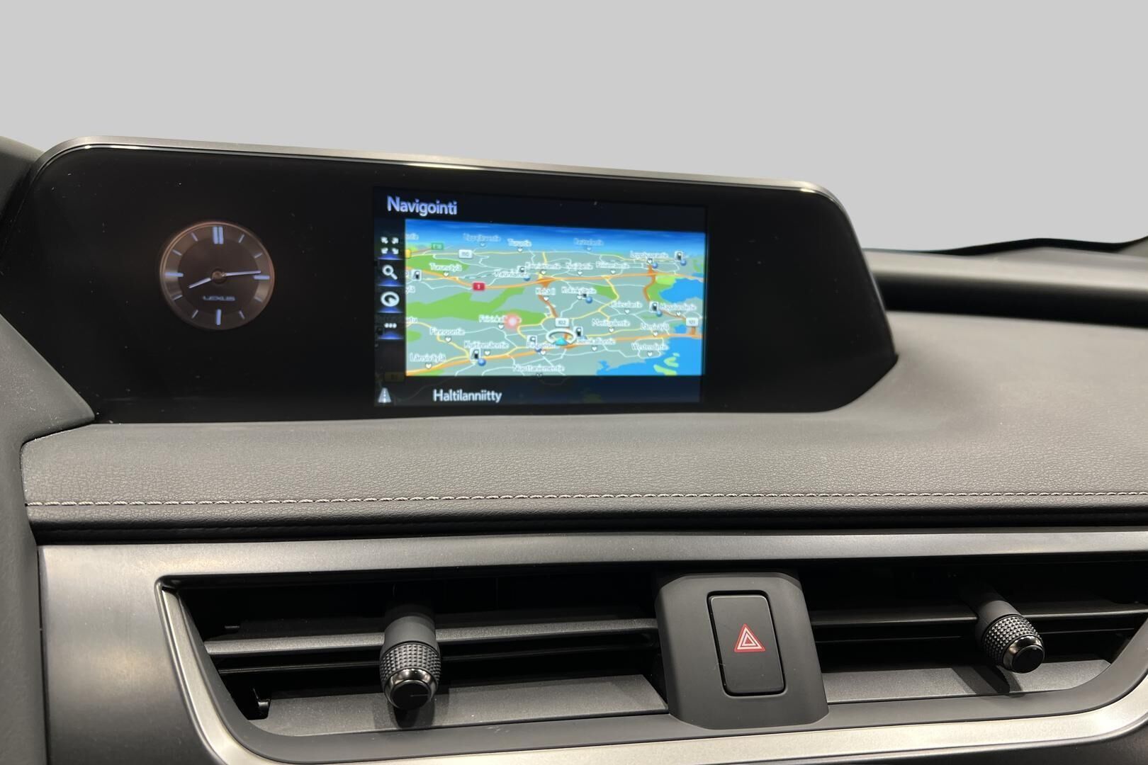 LEXUS UX iso kuva 33