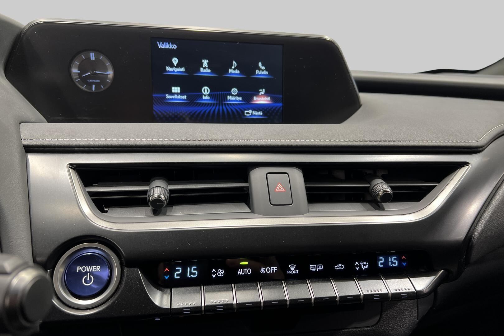 LEXUS UX iso kuva 15