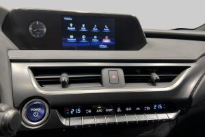 LEXUS UX esikatselu 15