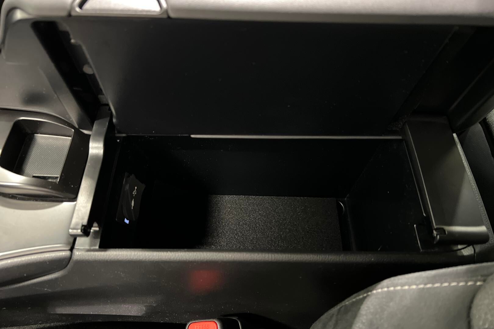 LEXUS UX iso kuva 20