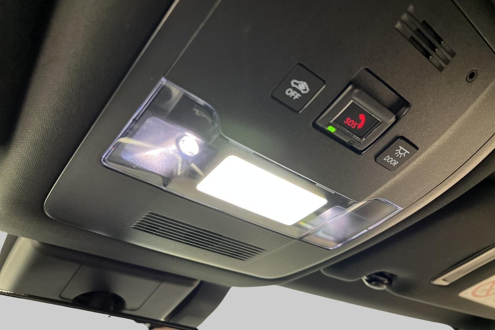 LEXUS UX iso kuva 35