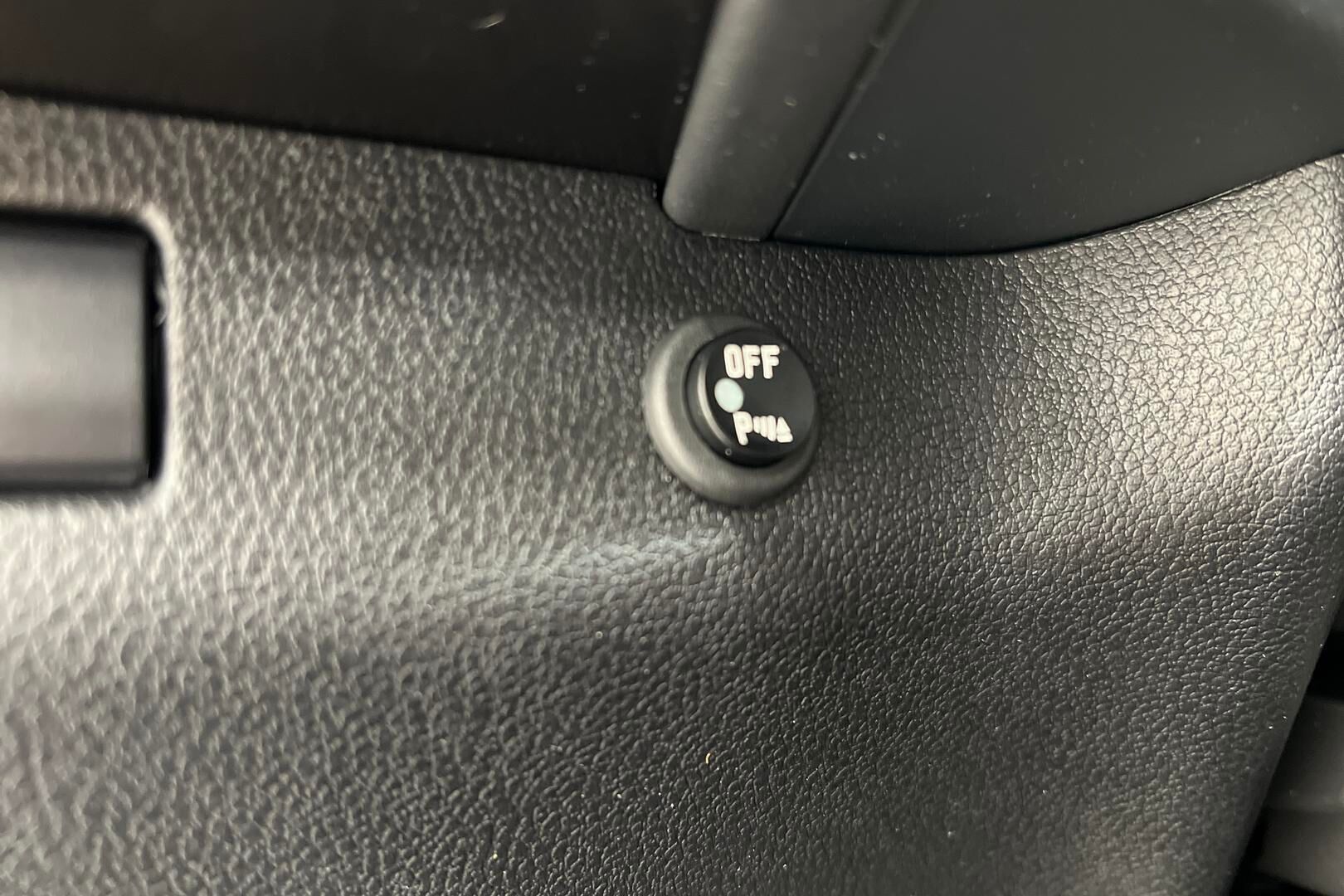 LEXUS UX iso kuva 24