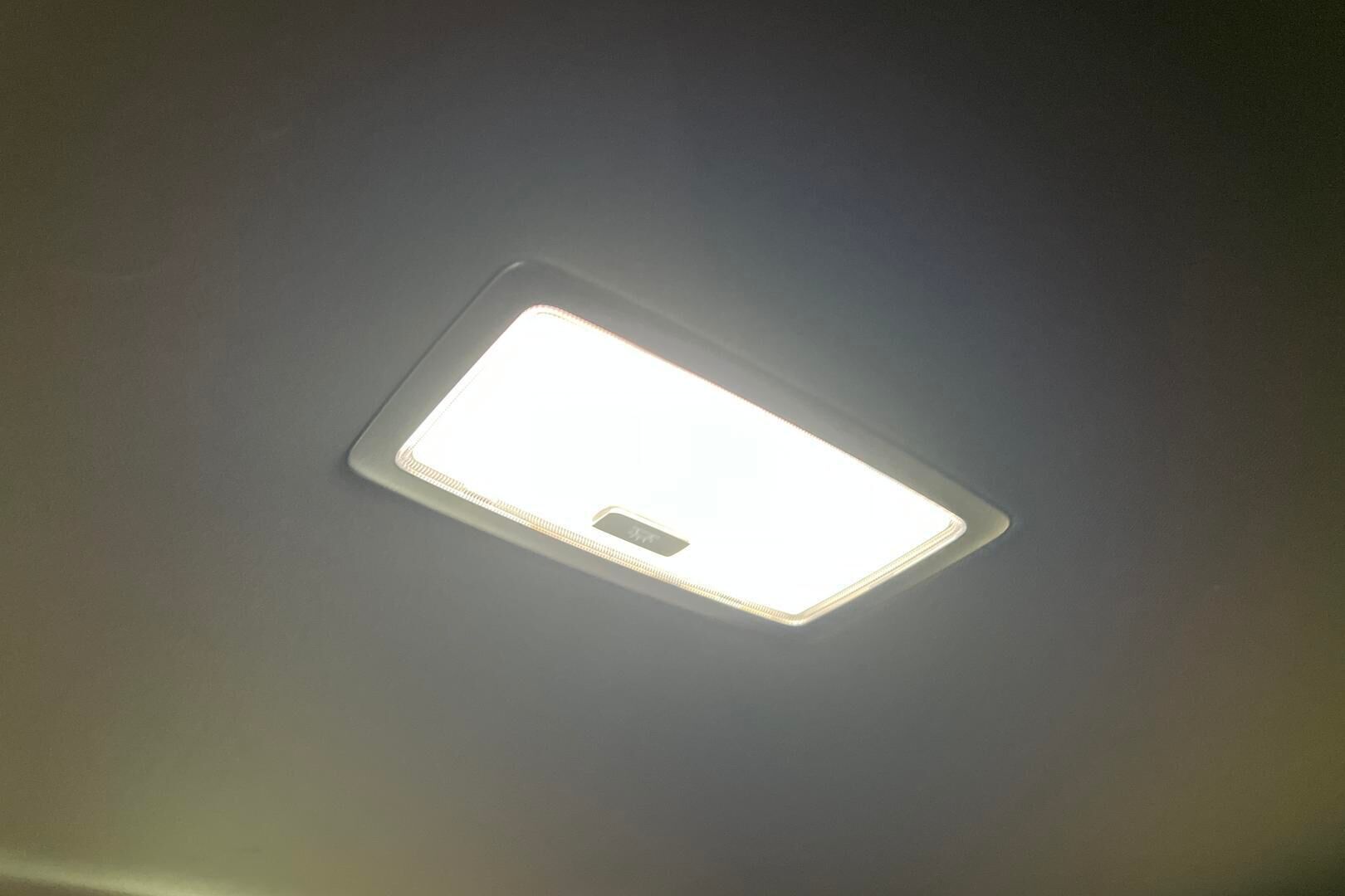 LEXUS UX iso kuva 26