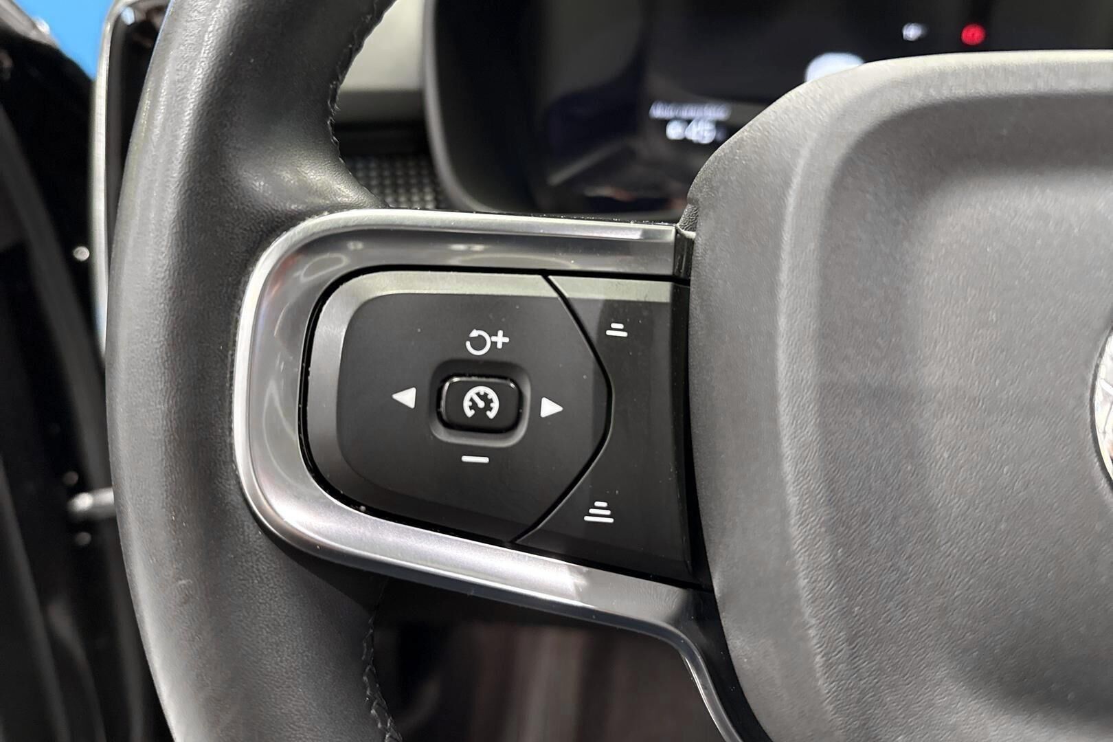 VOLVO XC40 iso kuva 25