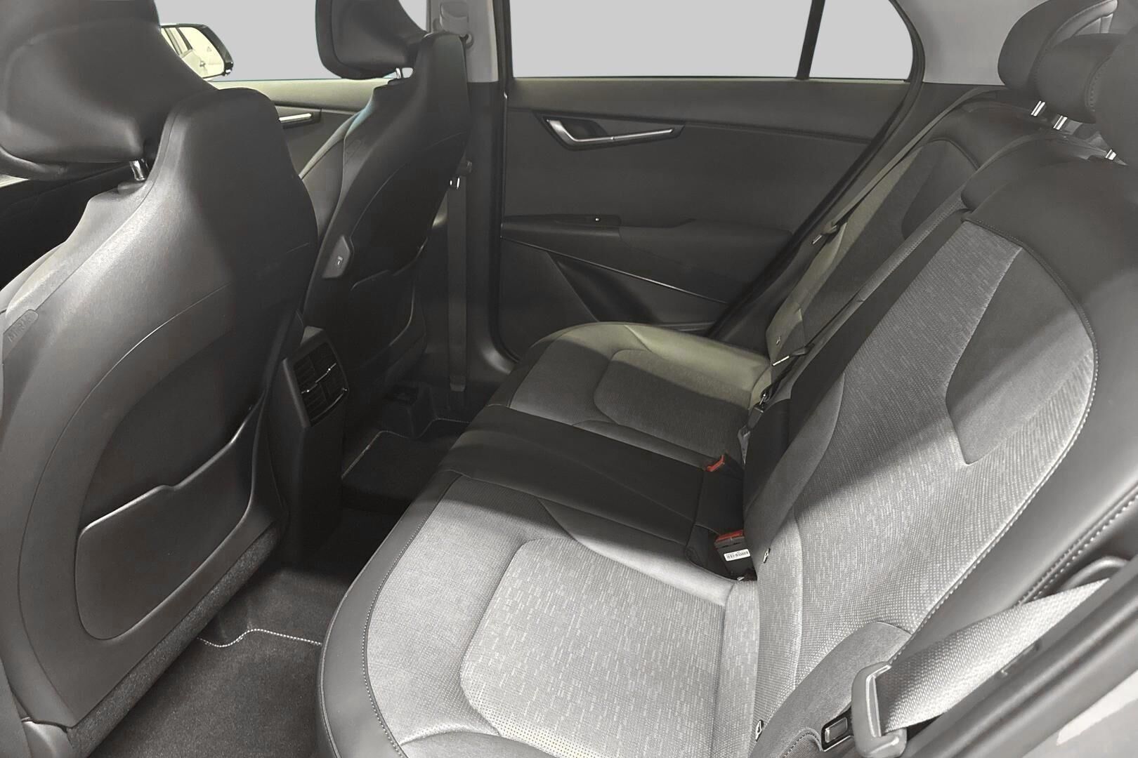 KIA NIRO PLUG-IN iso kuva 9