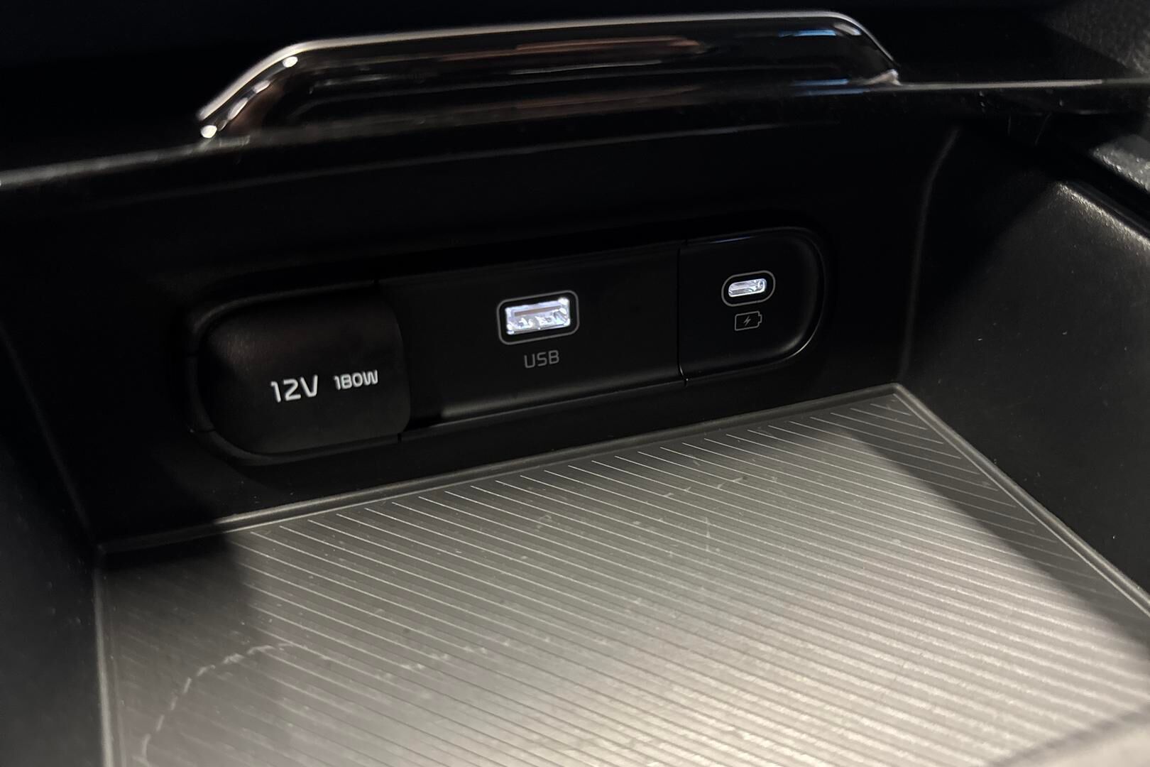 KIA SPORTAGE iso kuva 22