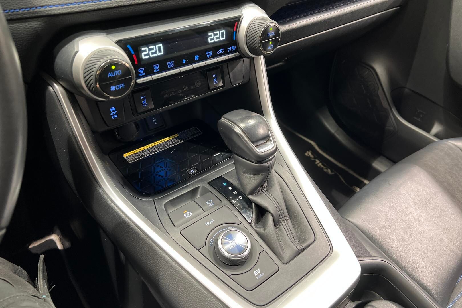 TOYOTA RAV4 iso kuva 17