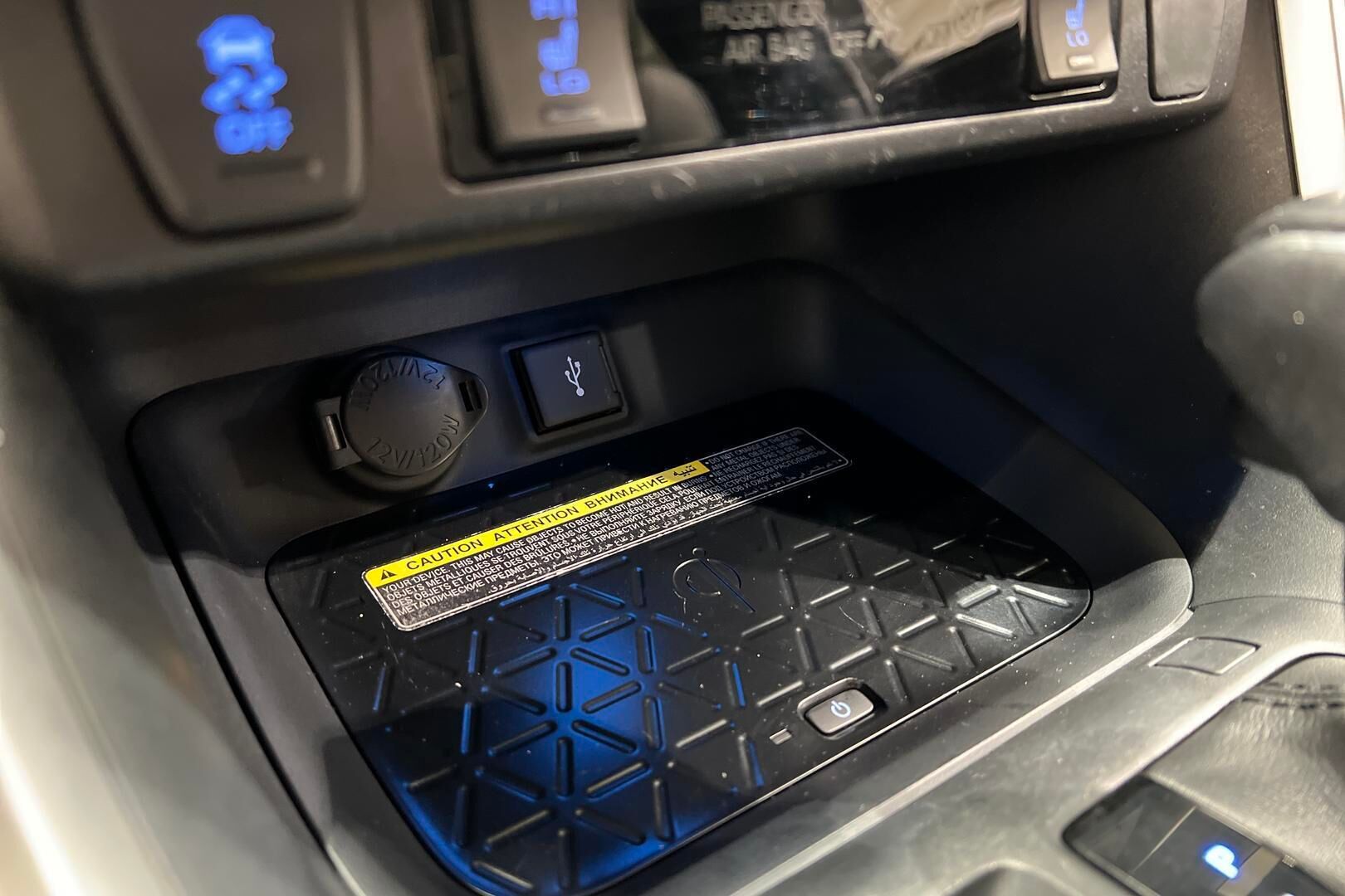 TOYOTA RAV4 iso kuva 18