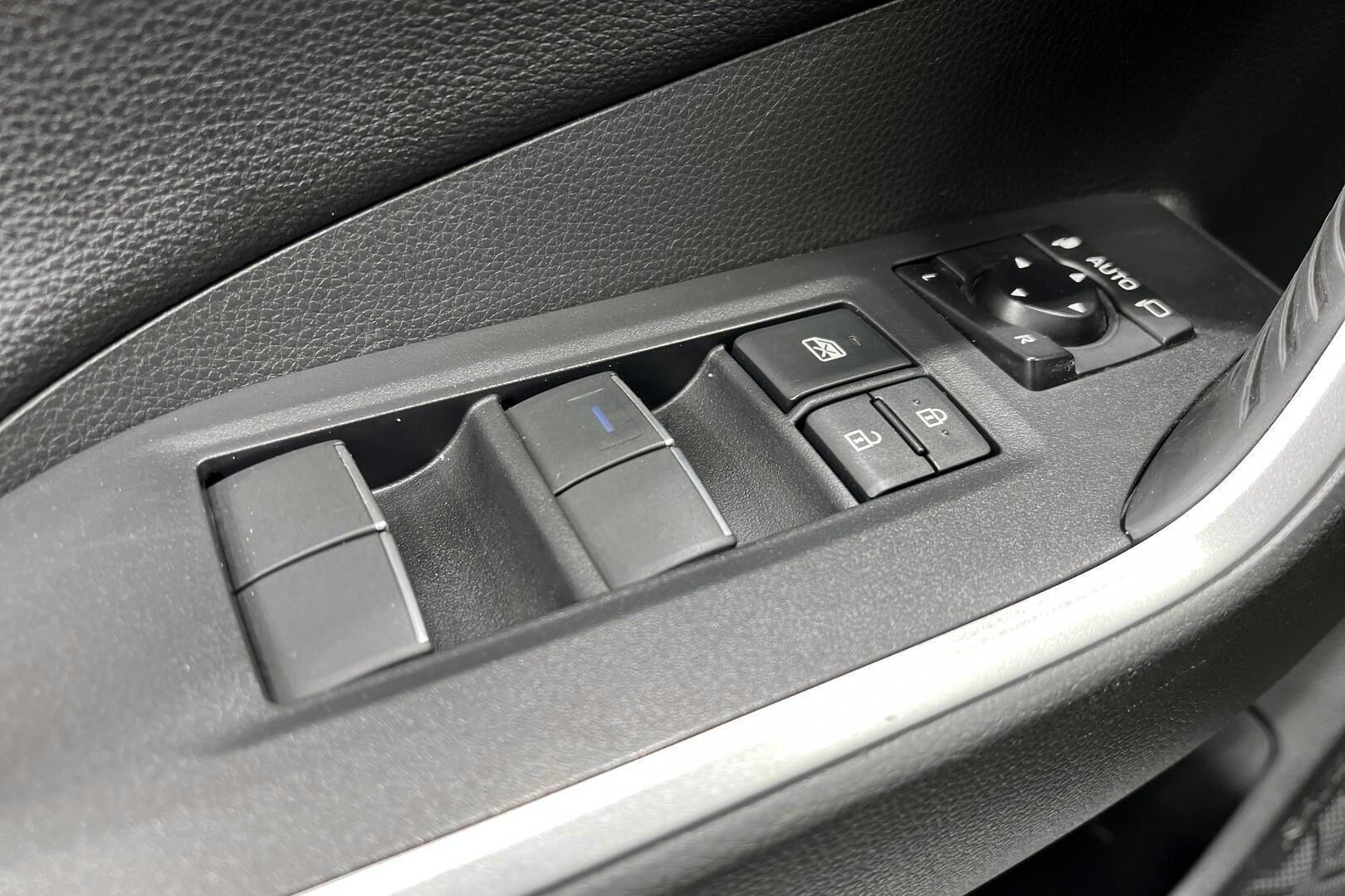 TOYOTA RAV4 iso kuva 24