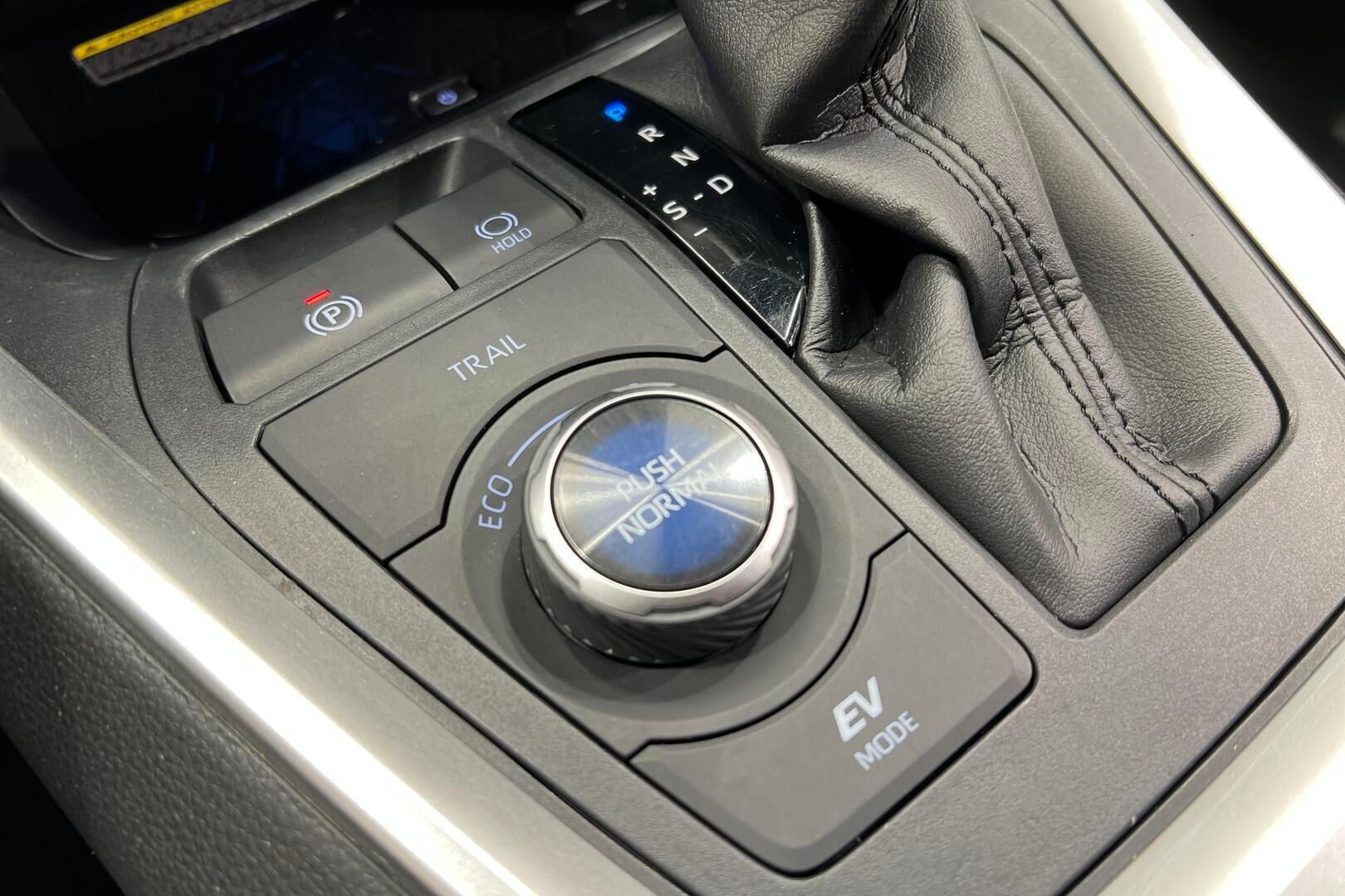 TOYOTA RAV4 iso kuva 25