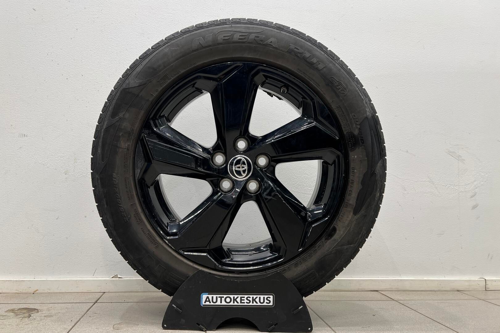 TOYOTA RAV4 iso kuva 28