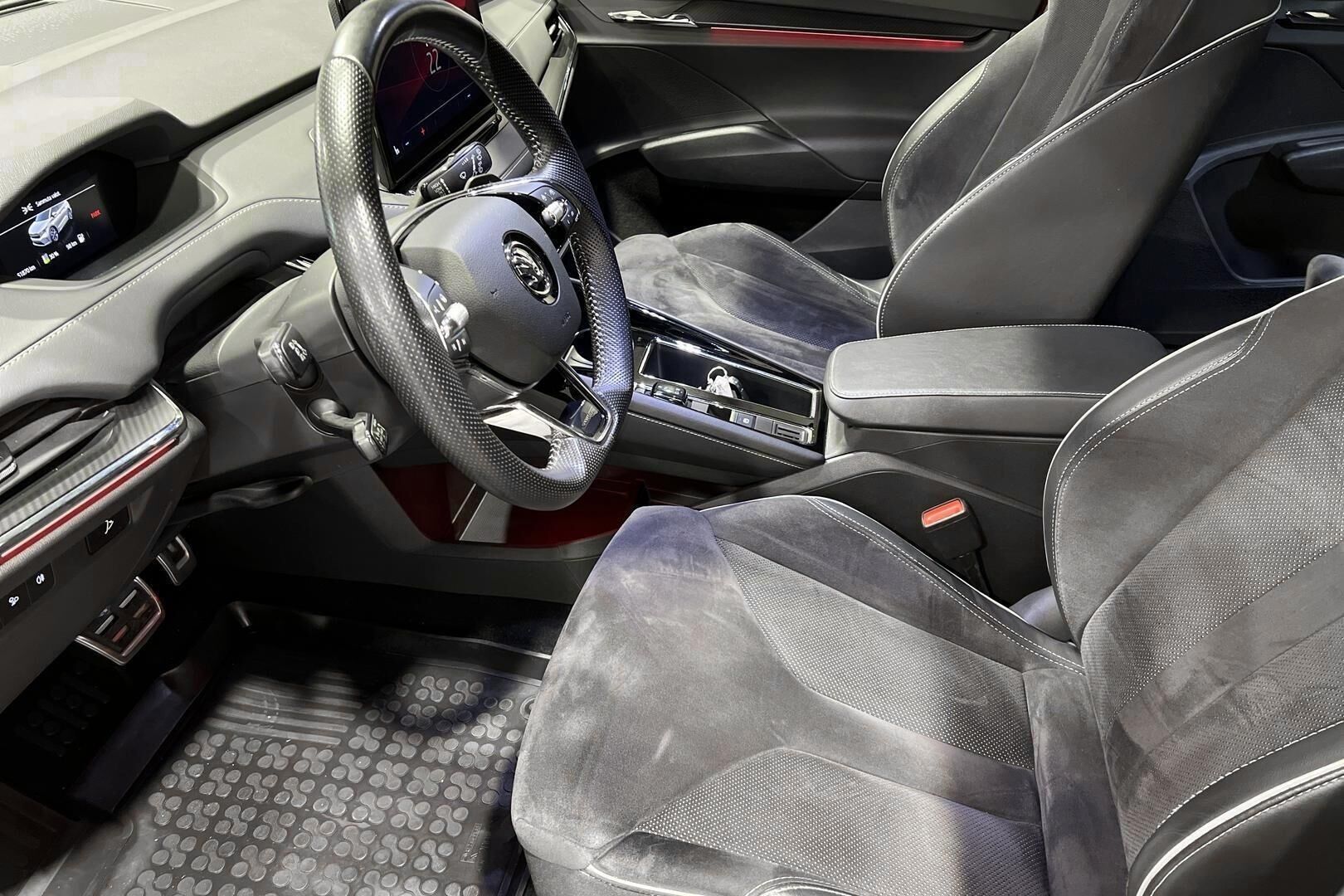 SKODA ENYAQ iso kuva 8