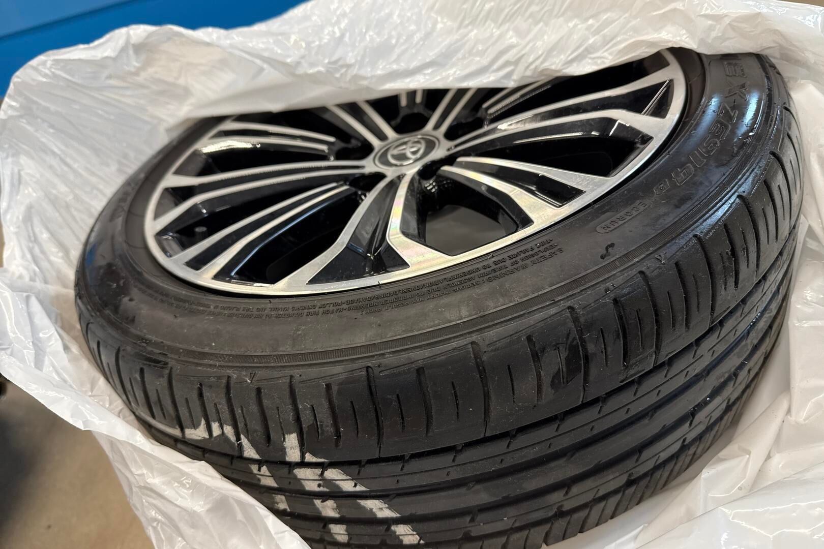 TOYOTA COROLLA iso kuva 21