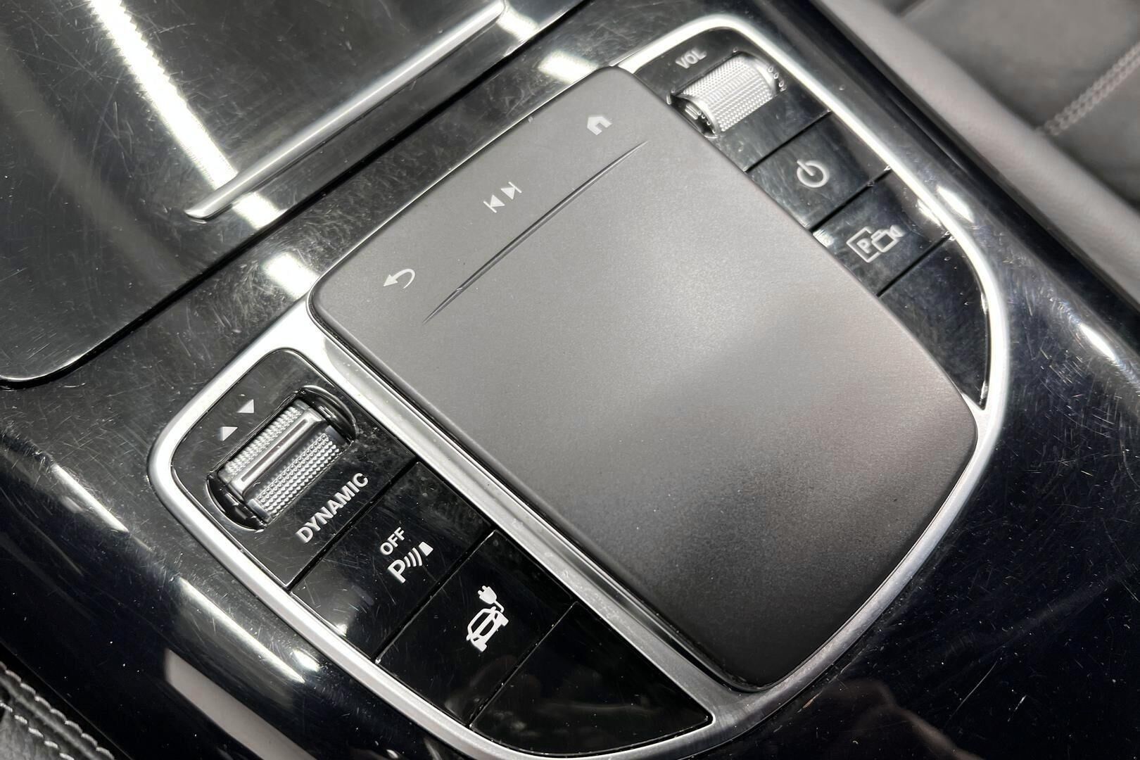 MERCEDES-BENZ EQC iso kuva 17