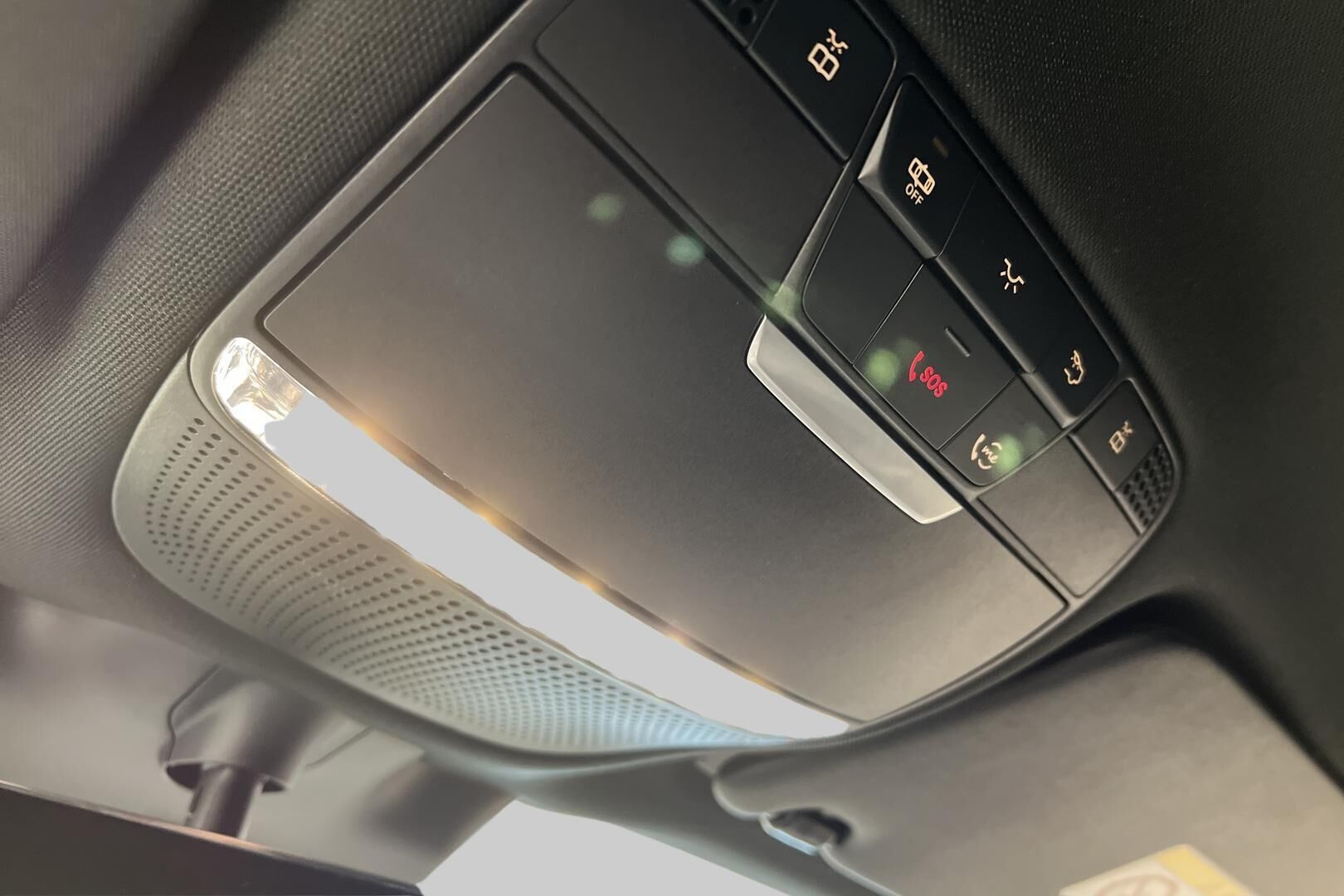 MERCEDES-BENZ EQC iso kuva 18