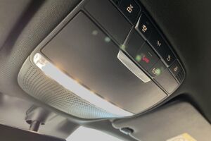 MERCEDES-BENZ EQC esikatselu 18