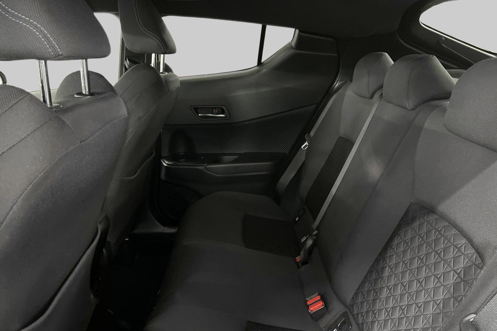 TOYOTA C-HR iso kuva 8