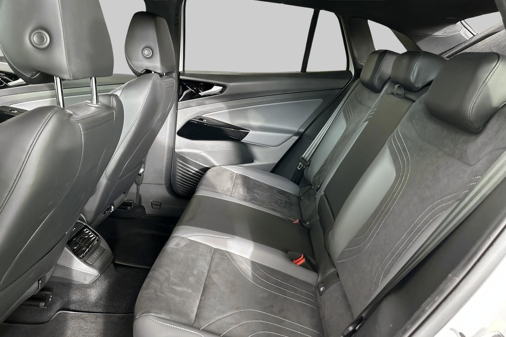 VOLKSWAGEN ID.4 iso kuva 30