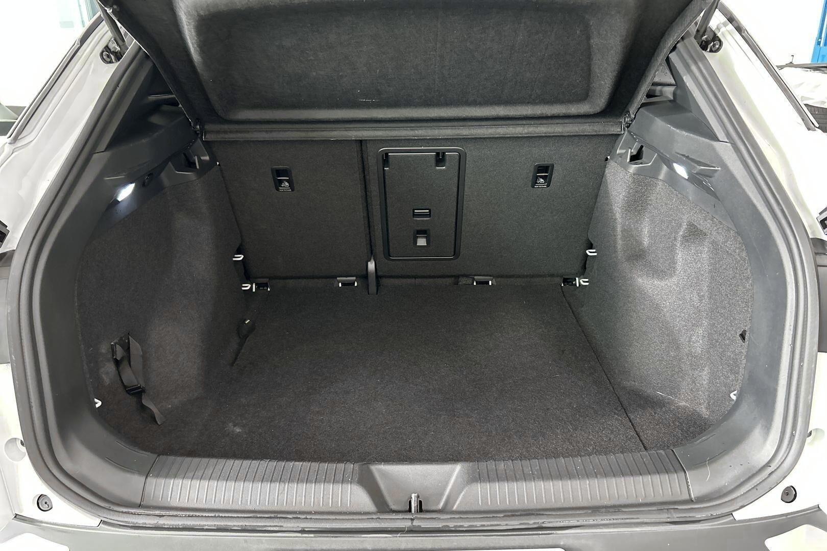 VOLKSWAGEN ID.4 iso kuva 8