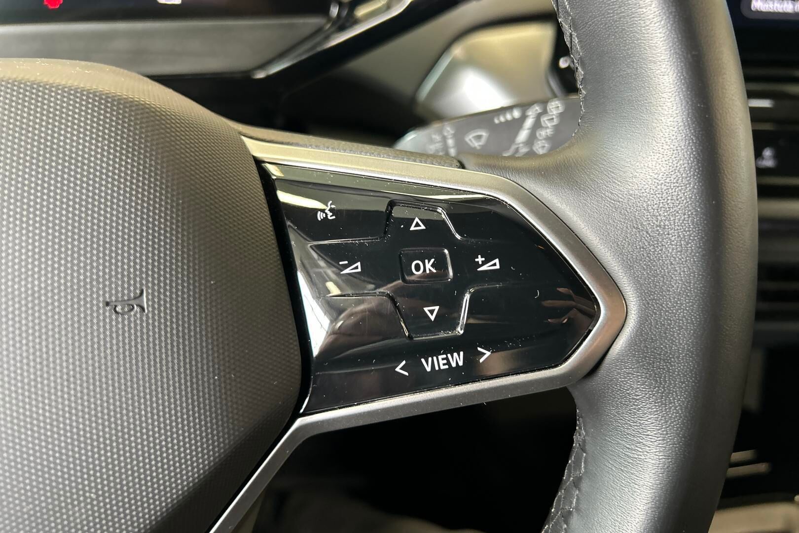 VOLKSWAGEN ID.4 iso kuva 31