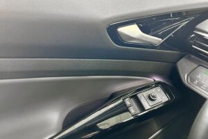 VOLKSWAGEN ID.4 esikatselu 15