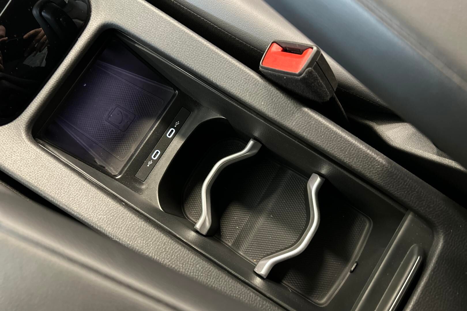 VOLKSWAGEN ID.4 iso kuva 26