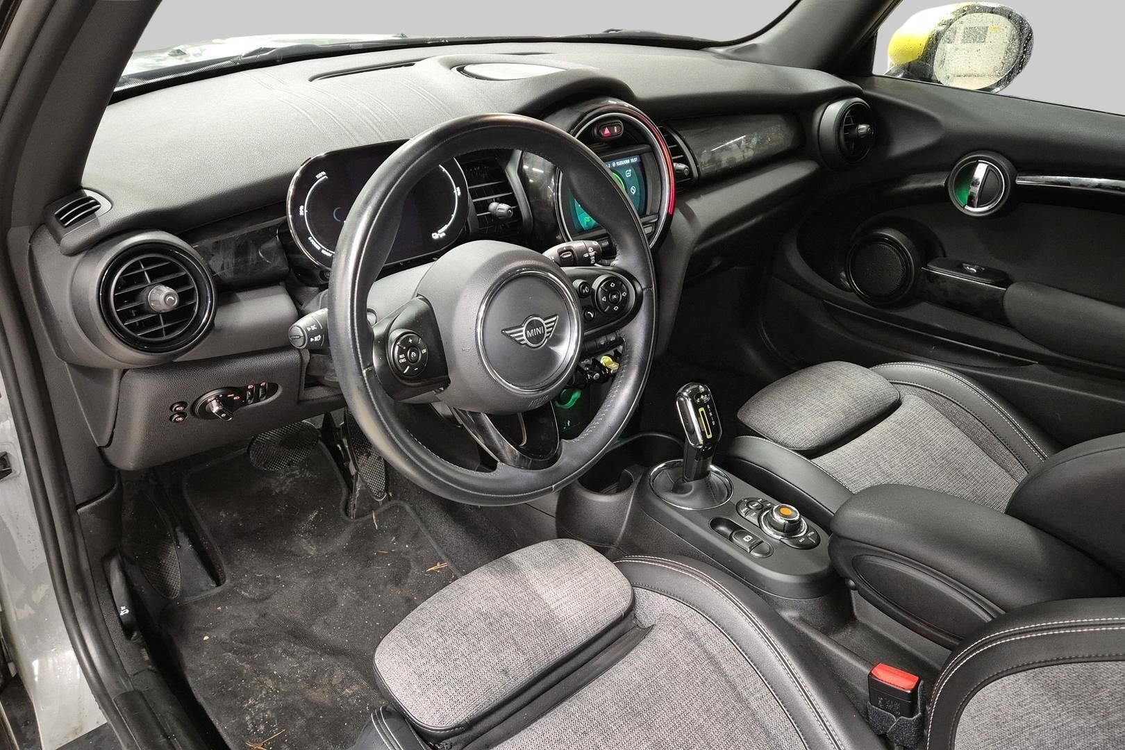 MINI COOPER SE iso kuva 1