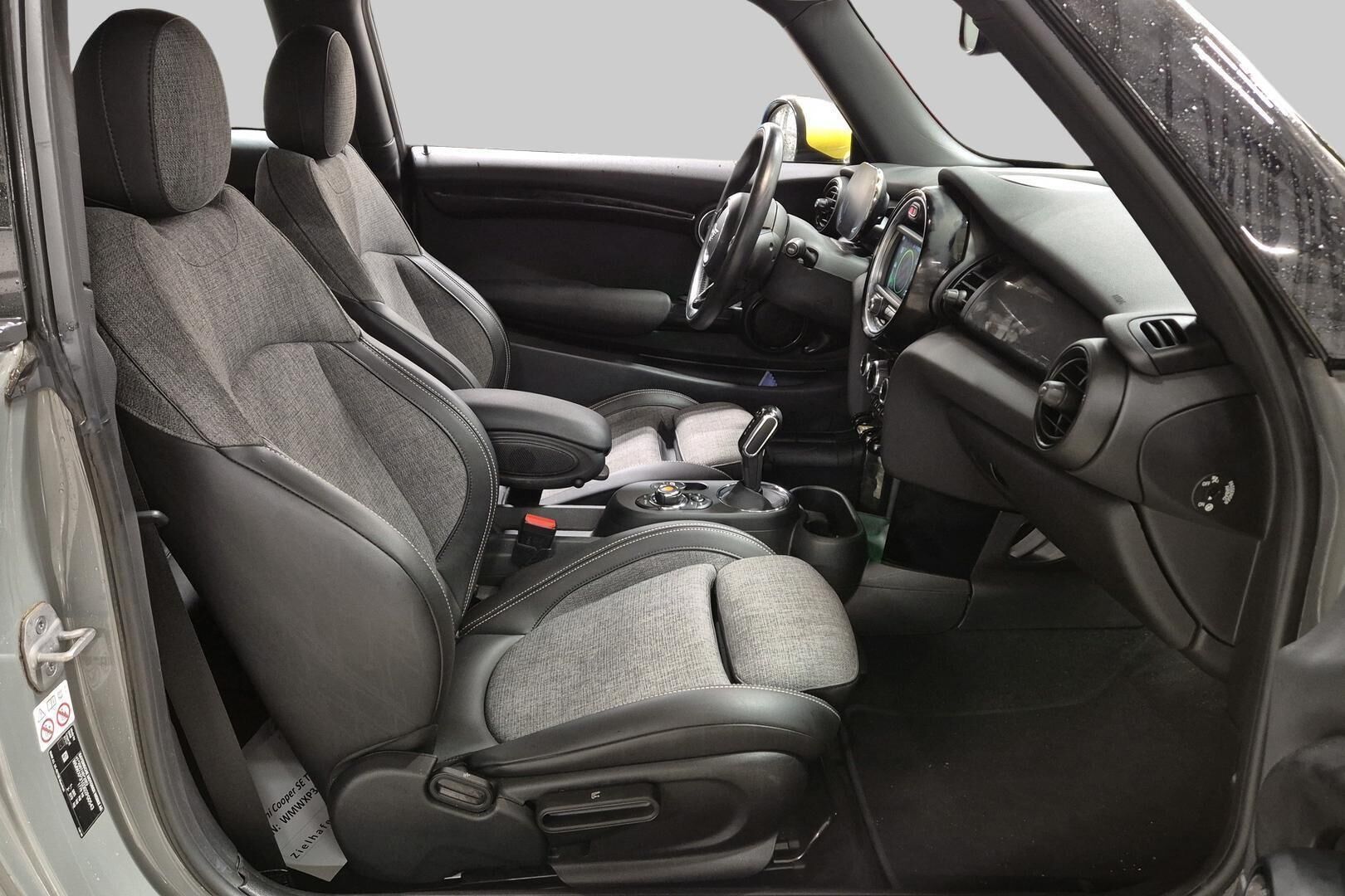 MINI COOPER SE iso kuva 3