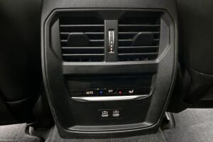 BMW 3-SARJA esikatselu 28