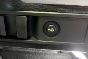 BMW 3-SARJA esikatselu 12