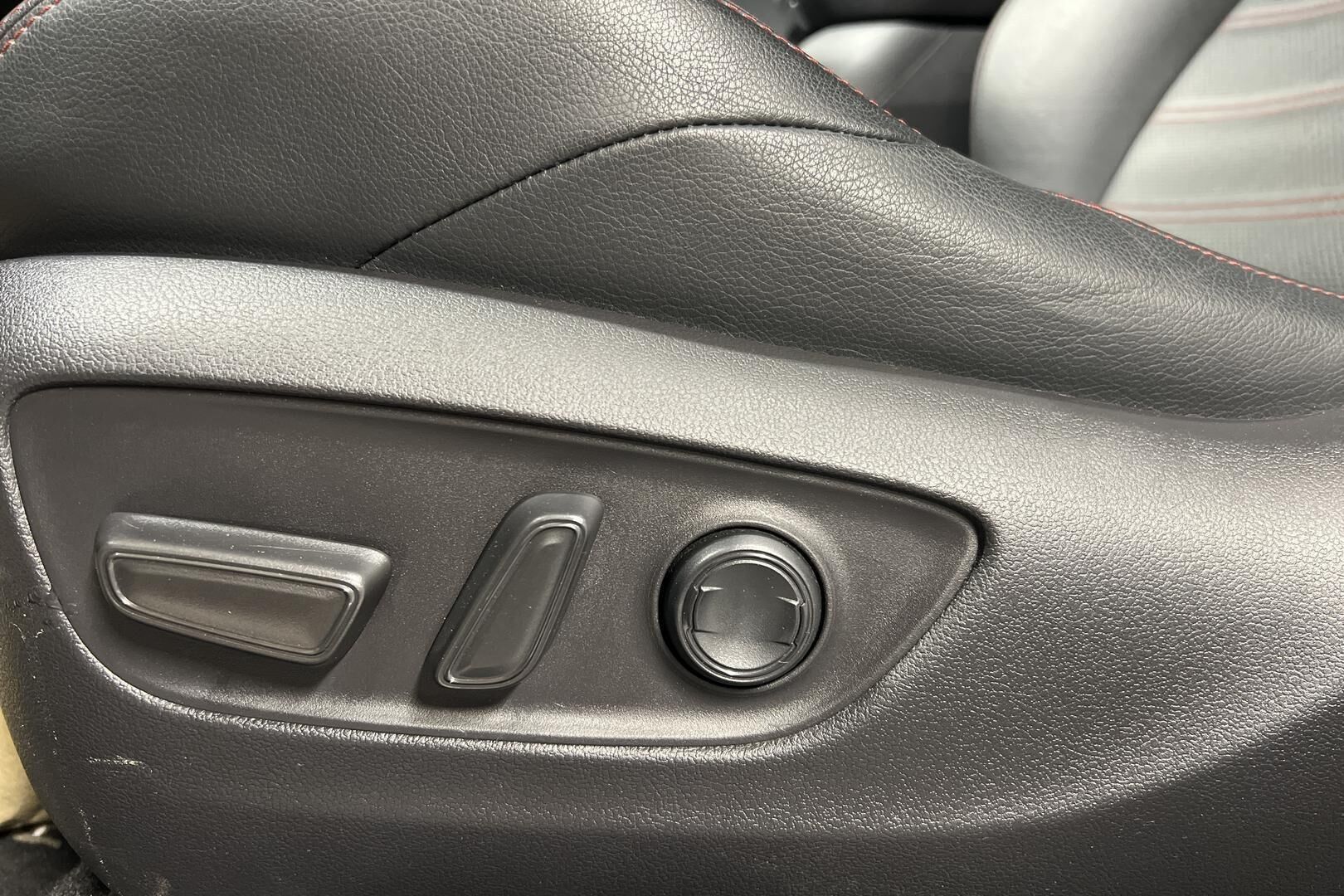 TOYOTA RAV4 Plug-in iso kuva 13