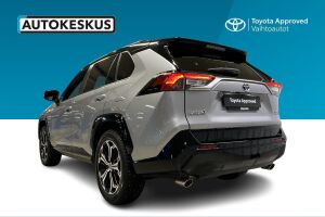 TOYOTA RAV4 Plug-in esikatselu 6