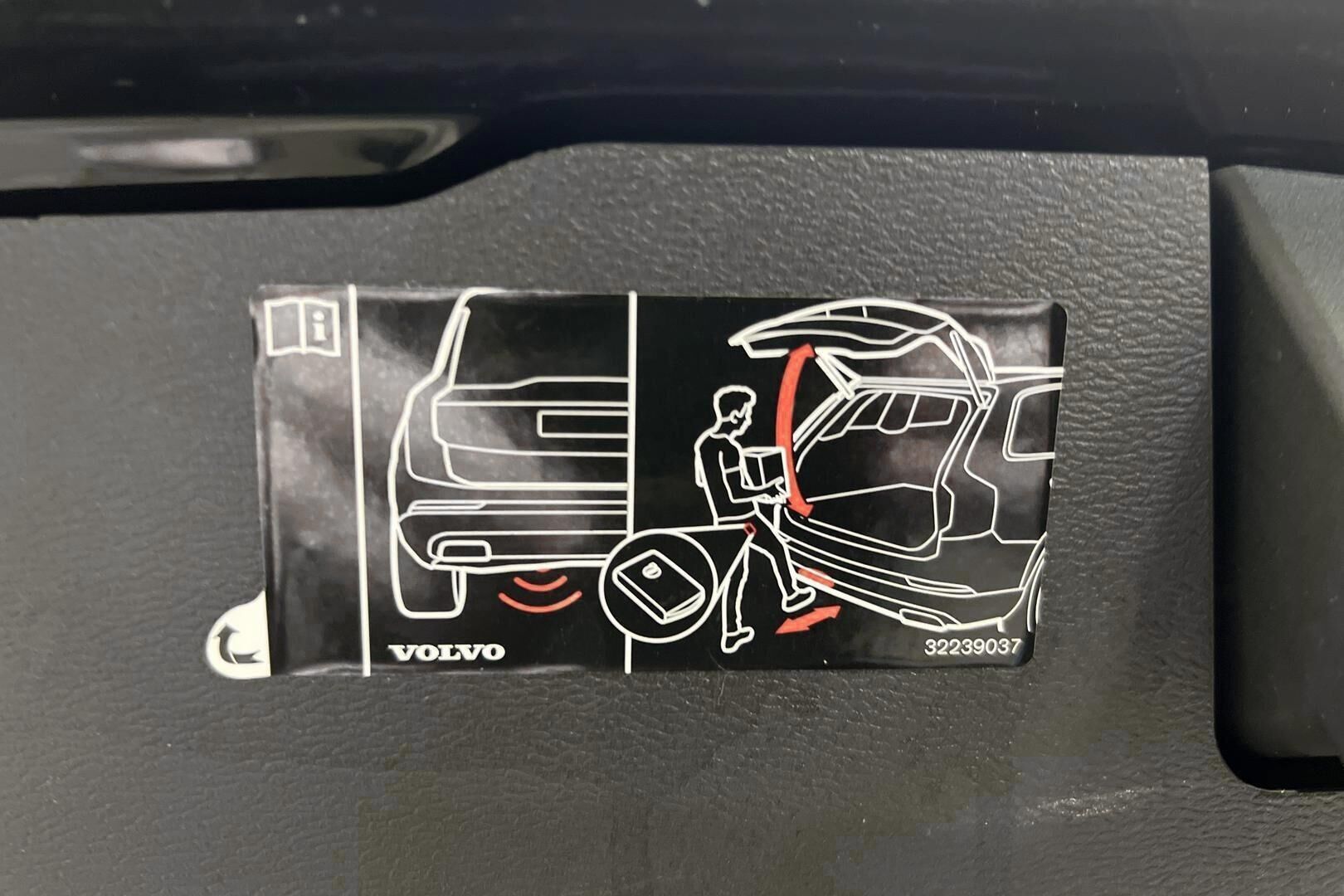 VOLVO V60 iso kuva 13