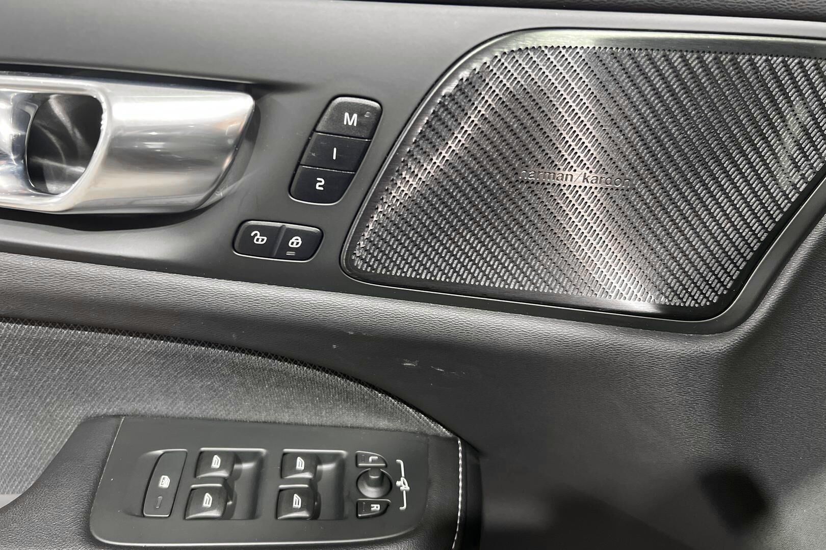 VOLVO V60 iso kuva 16