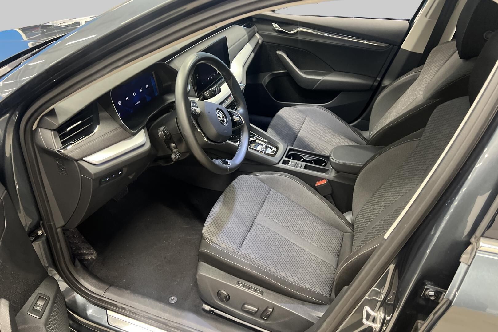 SKODA OCTAVIA iso kuva 2