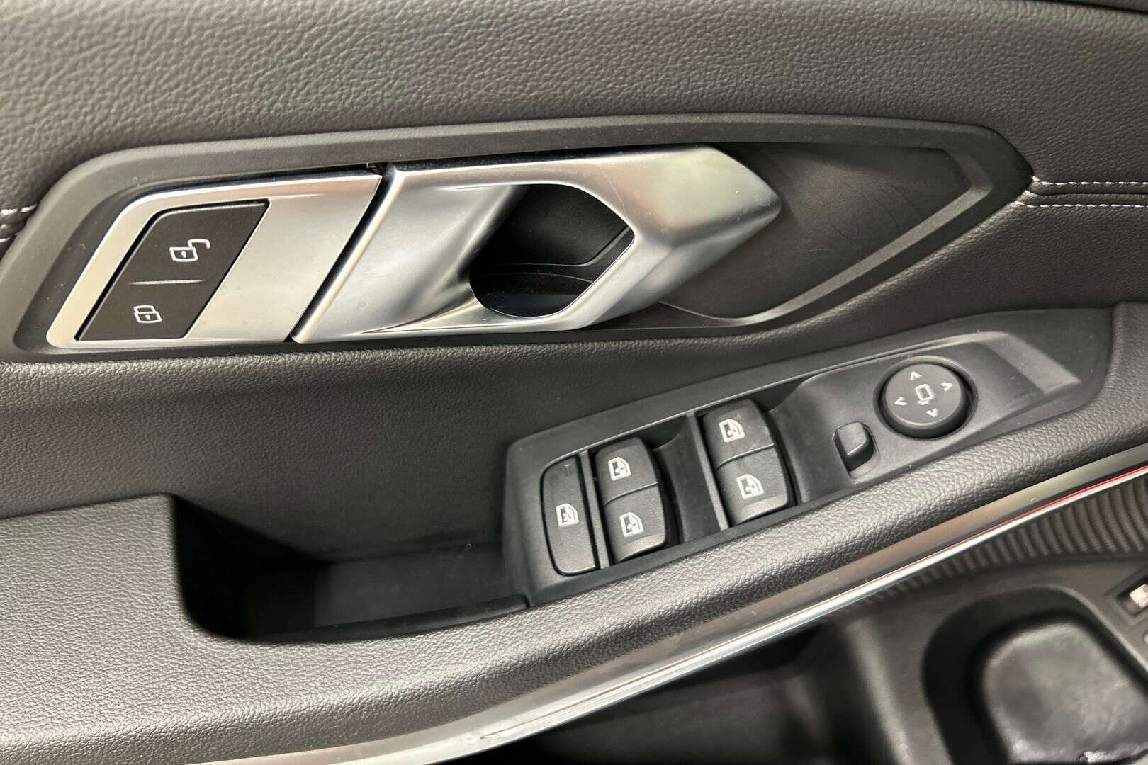 BMW 3-SARJA iso kuva 21