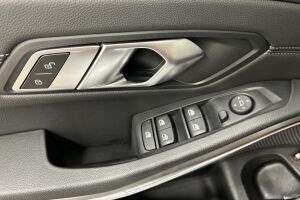 BMW 3-SARJA esikatselu 21