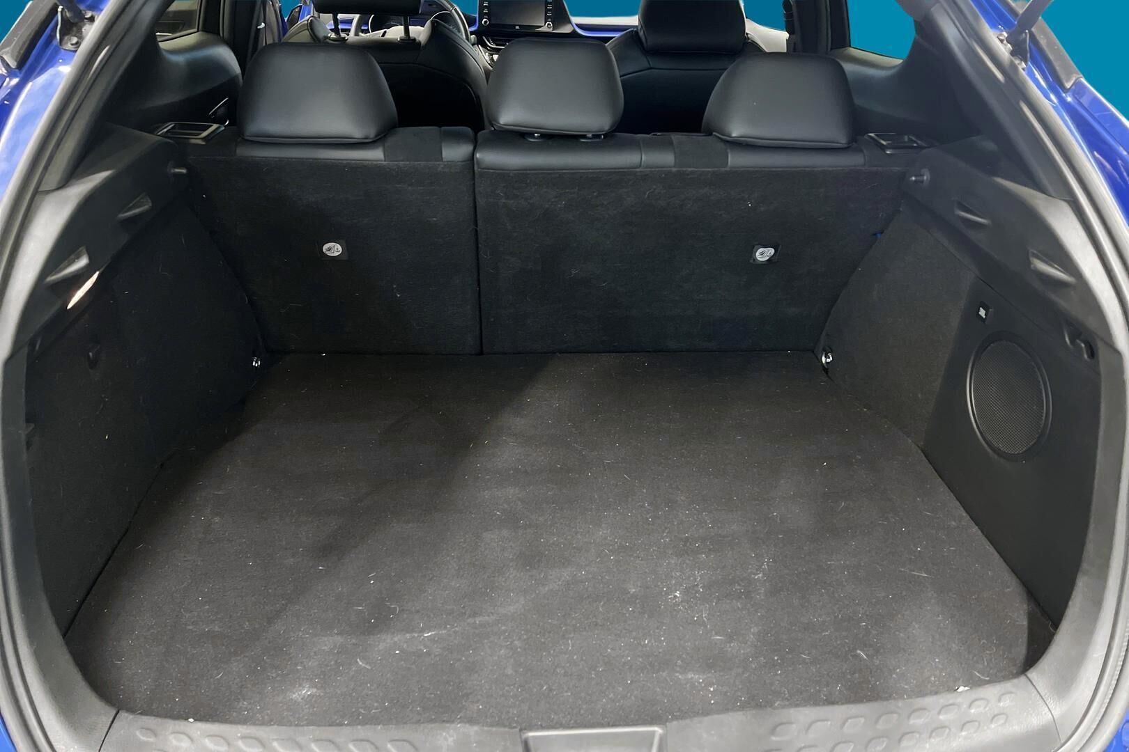 TOYOTA C-HR iso kuva 12