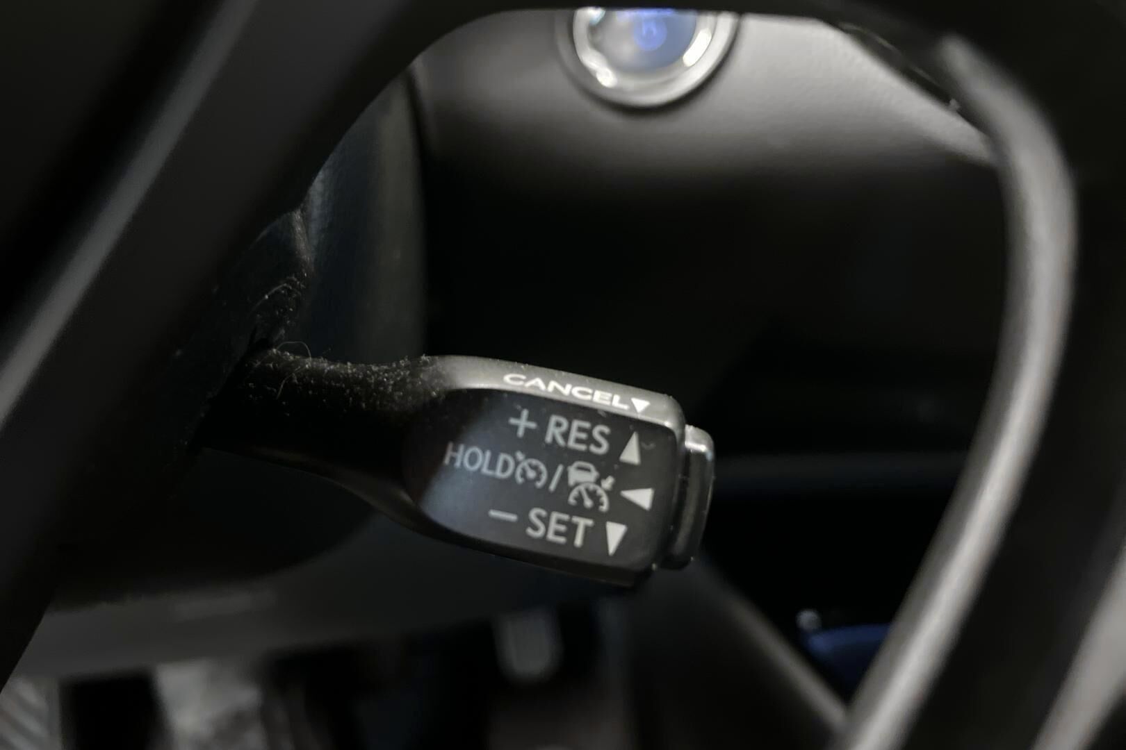 TOYOTA C-HR iso kuva 19