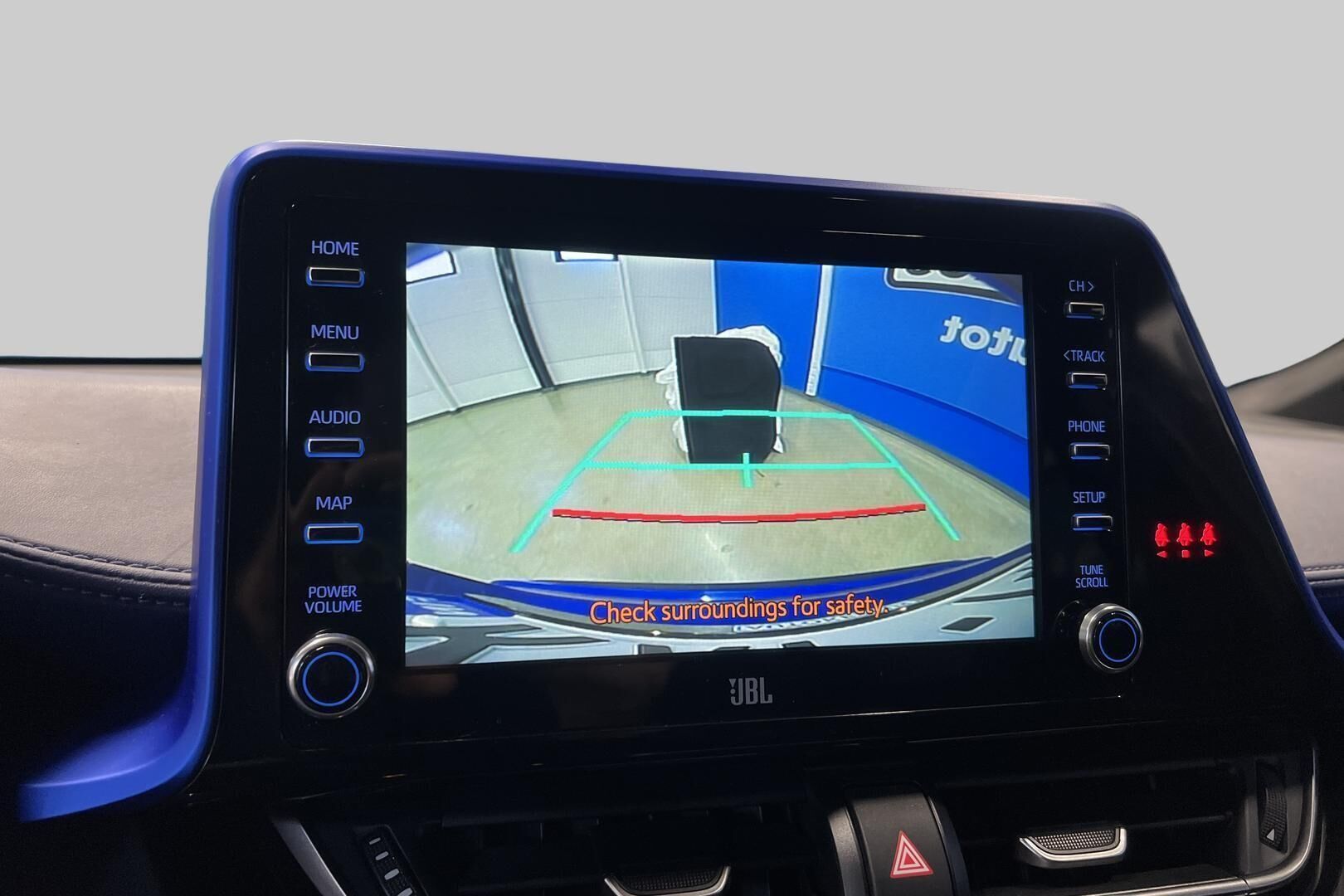 TOYOTA C-HR iso kuva 21