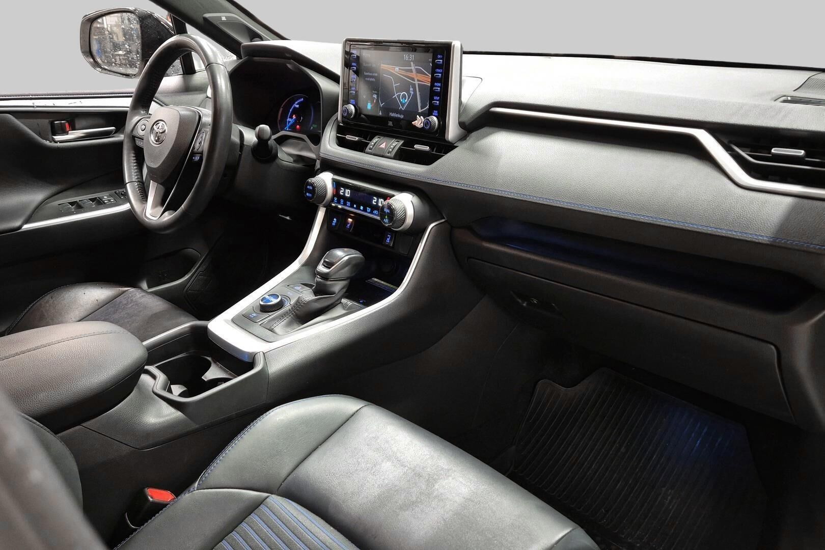 TOYOTA RAV4 iso kuva 4