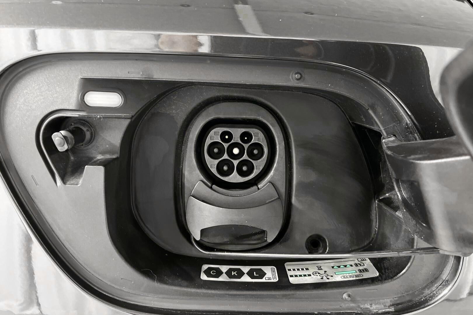 VOLKSWAGEN ID.4 iso kuva 15