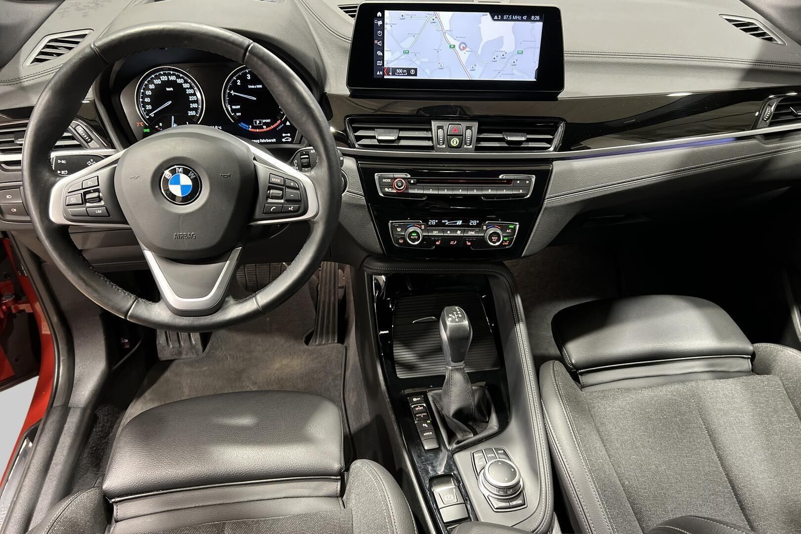 BMW X1 iso kuva 10