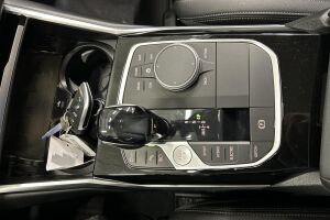 BMW 3-SARJA esikatselu 16