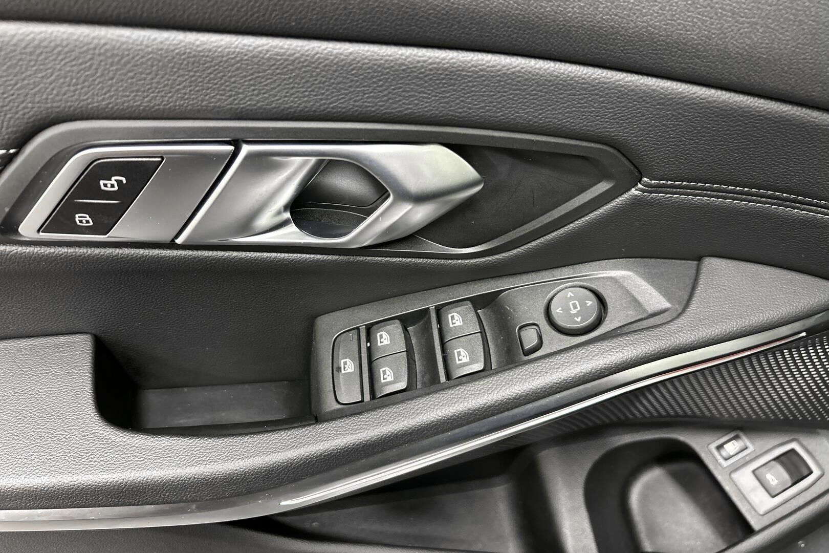 BMW 3-SARJA iso kuva 21